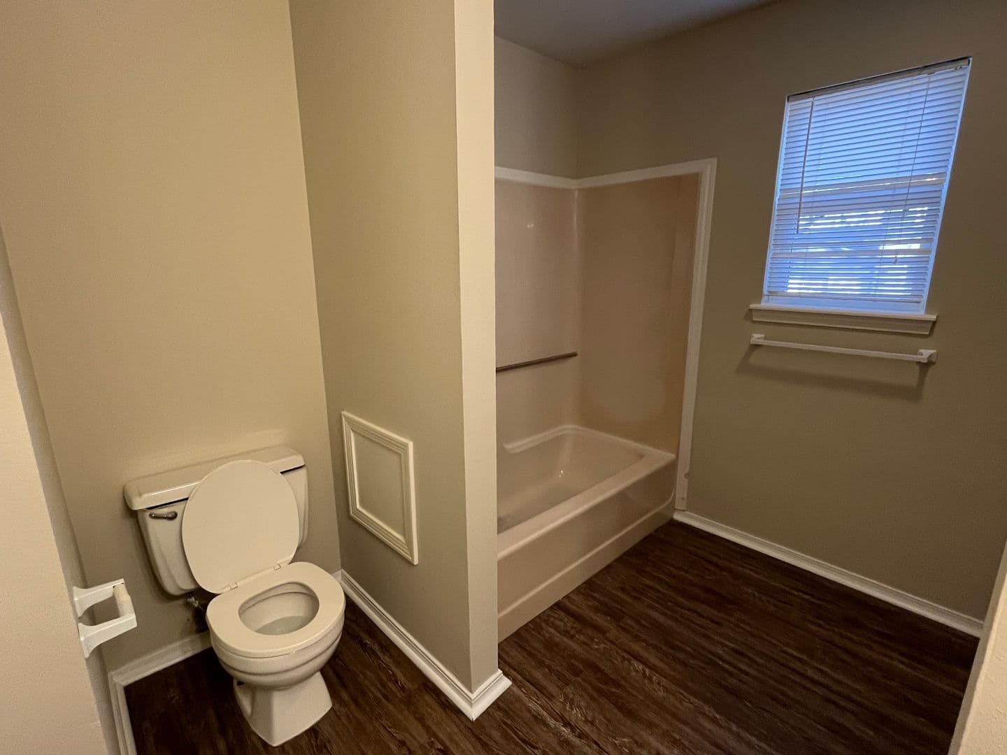 Russellville Apartment: 900 West 16th St.