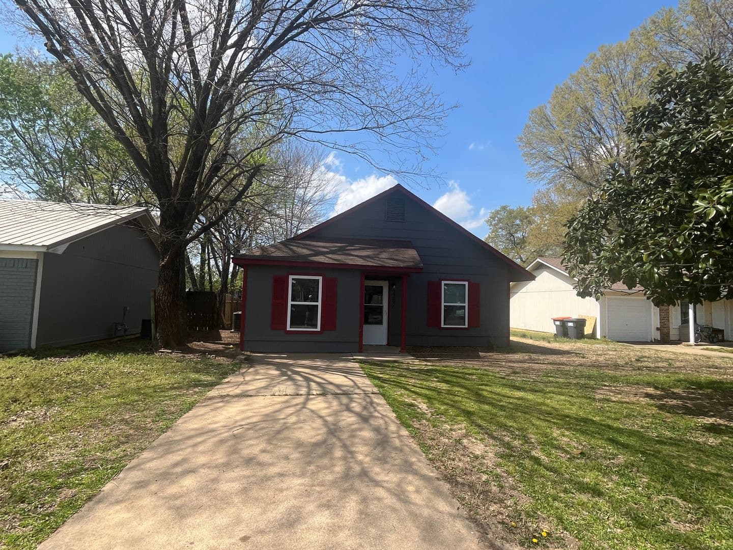 Russellville House: 2207 S. Hartford Cv.
