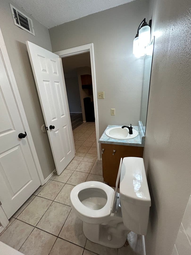 Russellville Apartment: 911-925 West 12th St.