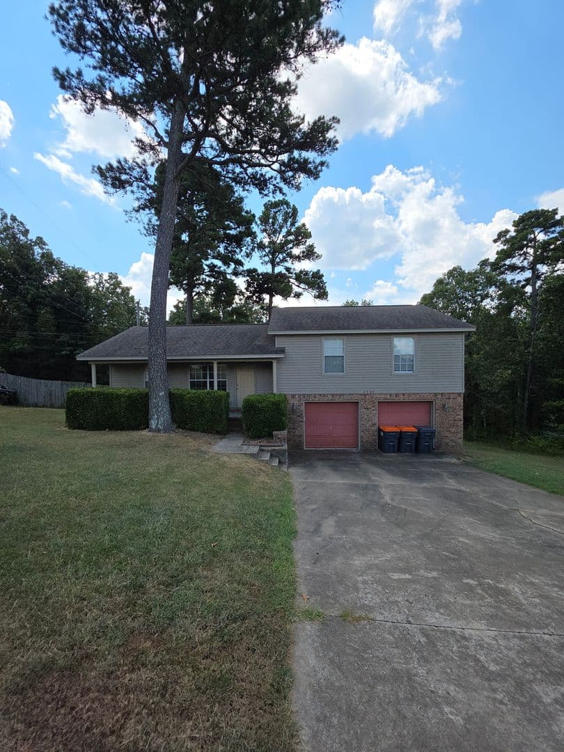 Russellville House: 4230 Tanya Circle