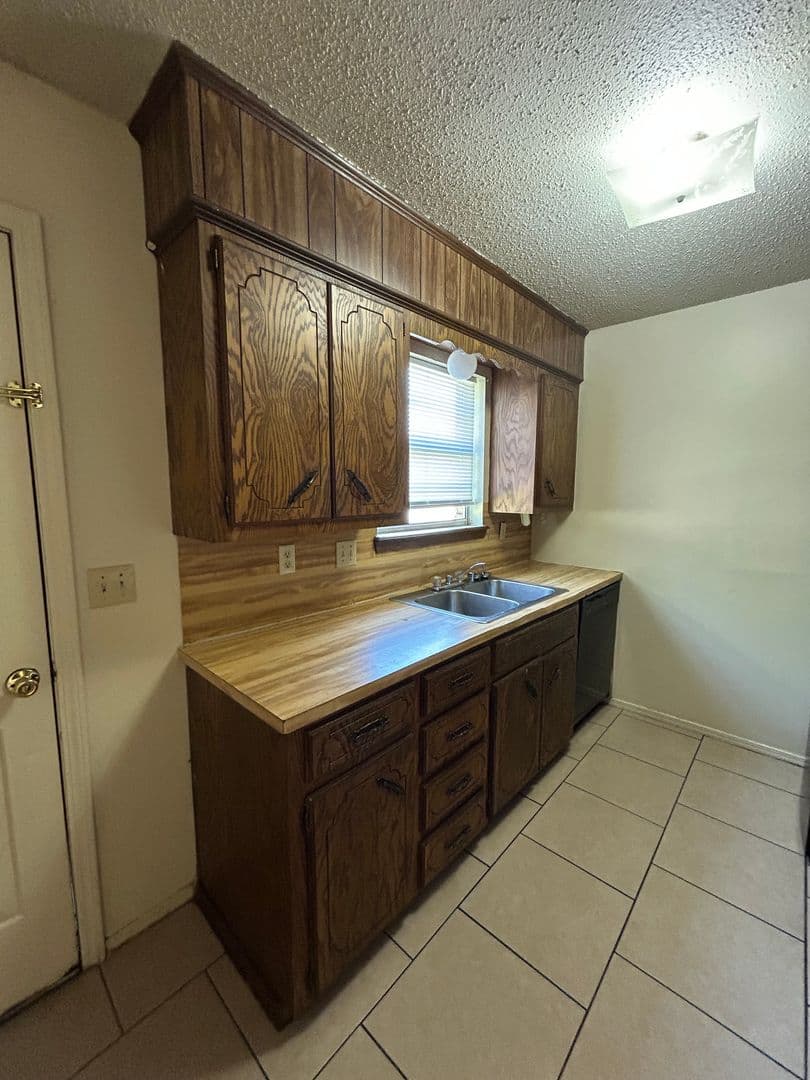 Russellville Apartment: 301 N Joplin Ave