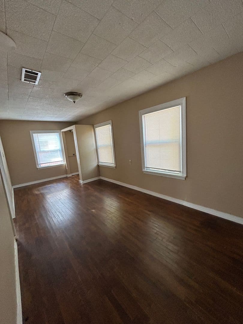 Russellville House: 803 N Denver Ave