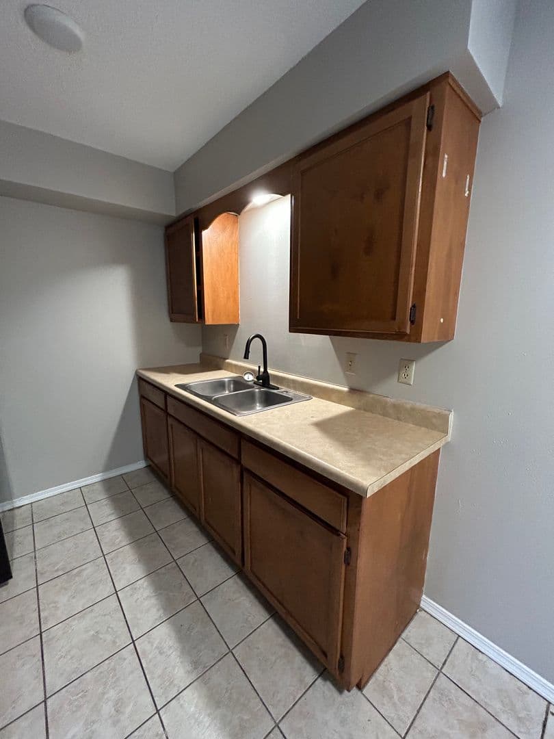 Russellville Apartment: 911-925 West 12th St.