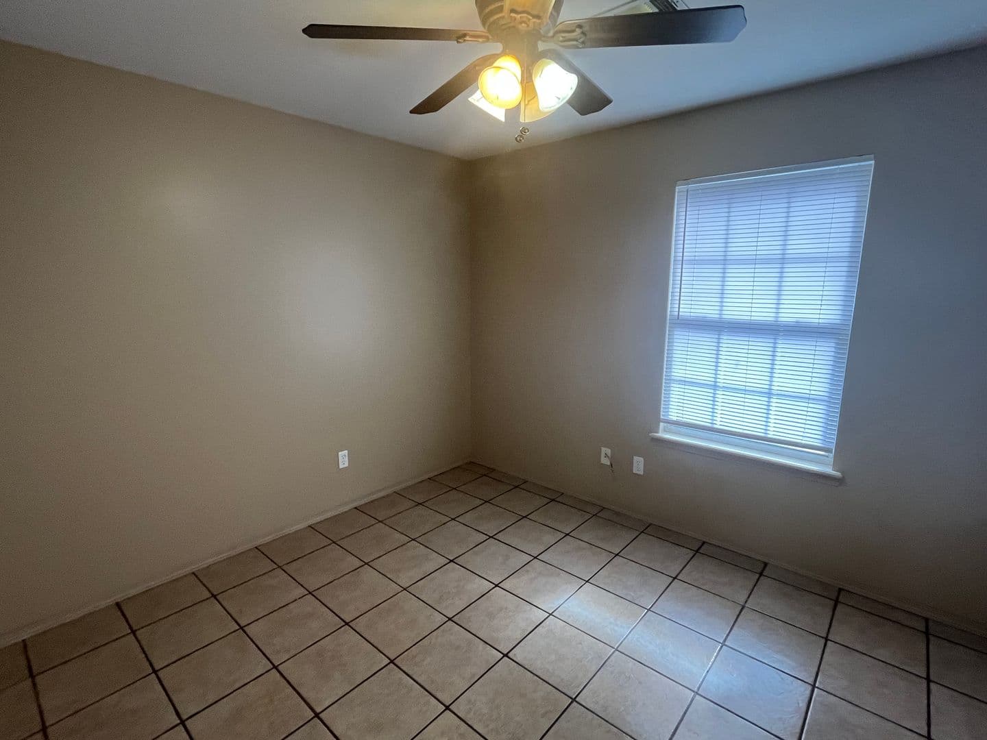 Russellville House: 1106 S Ithaca Ave