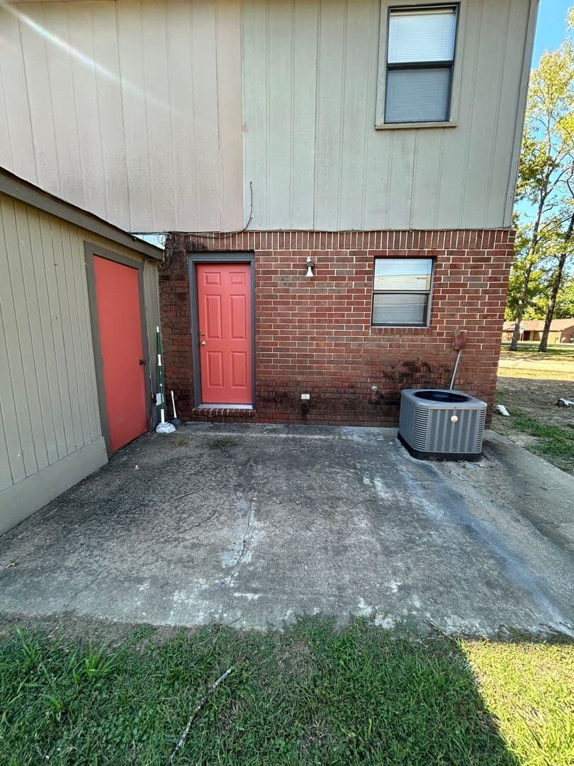 Russellville Apartment: 2751 - 2773 West D St.