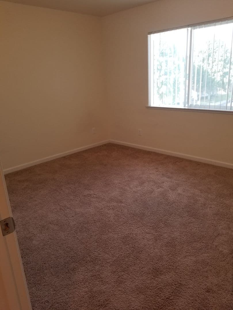 Manteca Apartment: 405 Eastwood Avenue