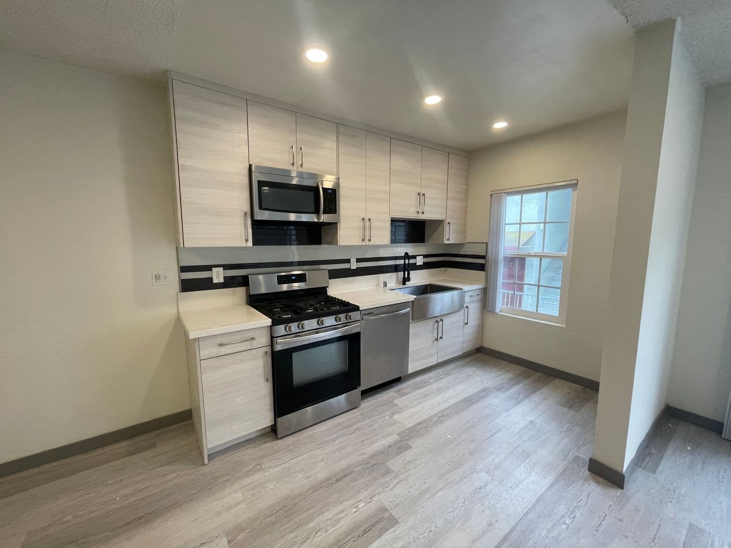 Los Angeles Apartment: 3317 Keystone Ave