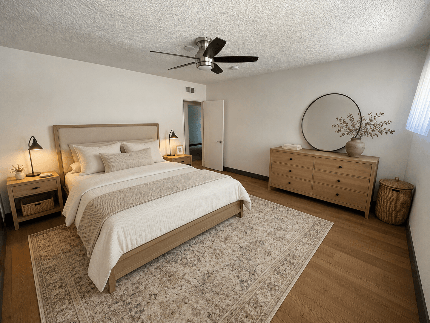 Los Angeles Apartment: 1444 Centinela Ave