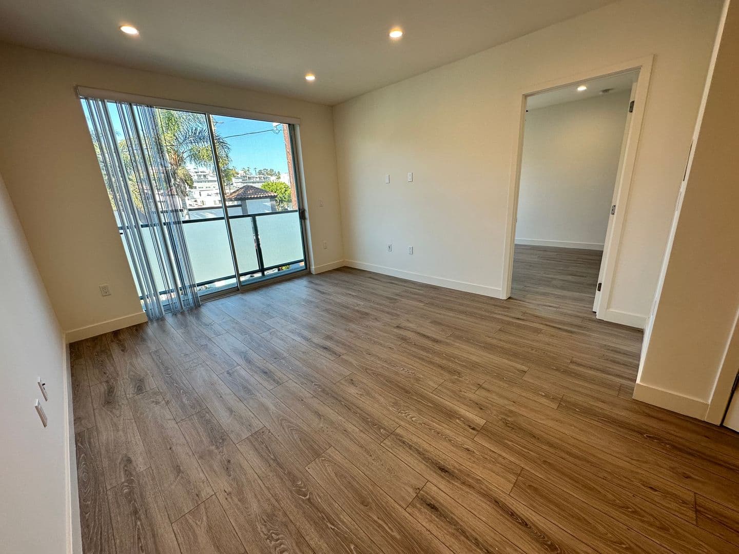 Los Angeles Apartment: 3355 Overland Ave.