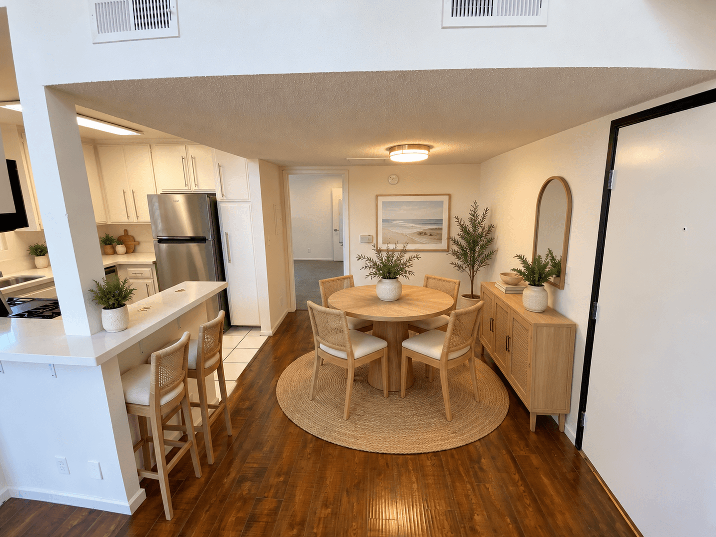 Los Angeles Apartment: 3722 Canfield Ave