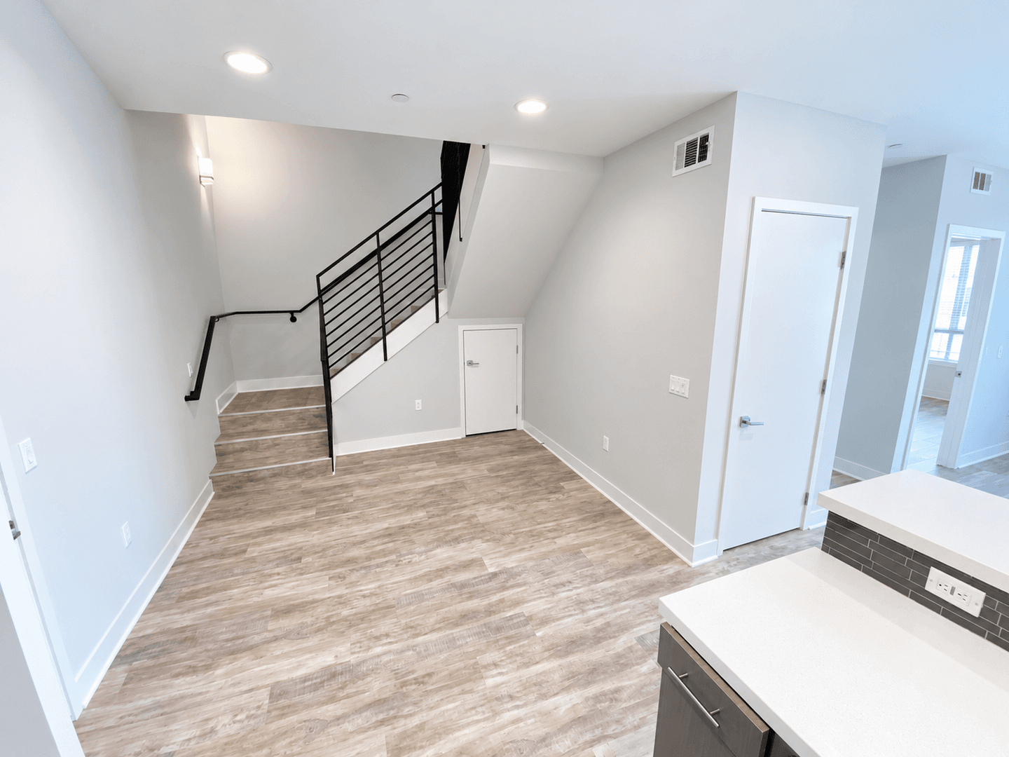Los Angeles Apartment: 11929 Courtleigh Dr