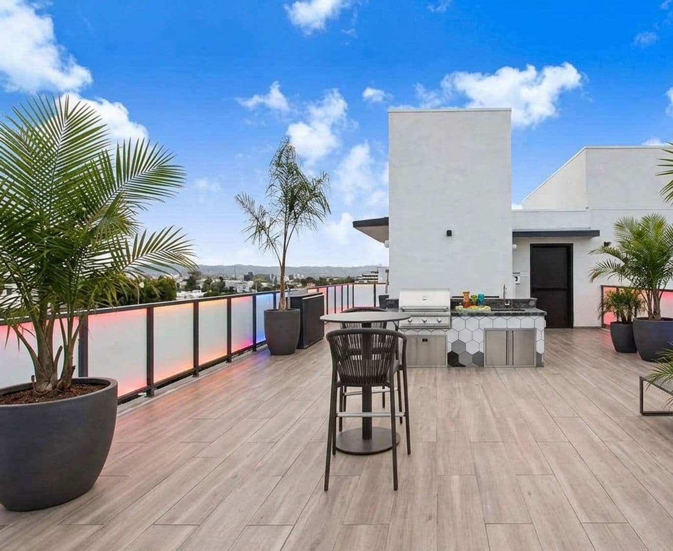 Los Angeles Apartment: 3355 Overland Ave.