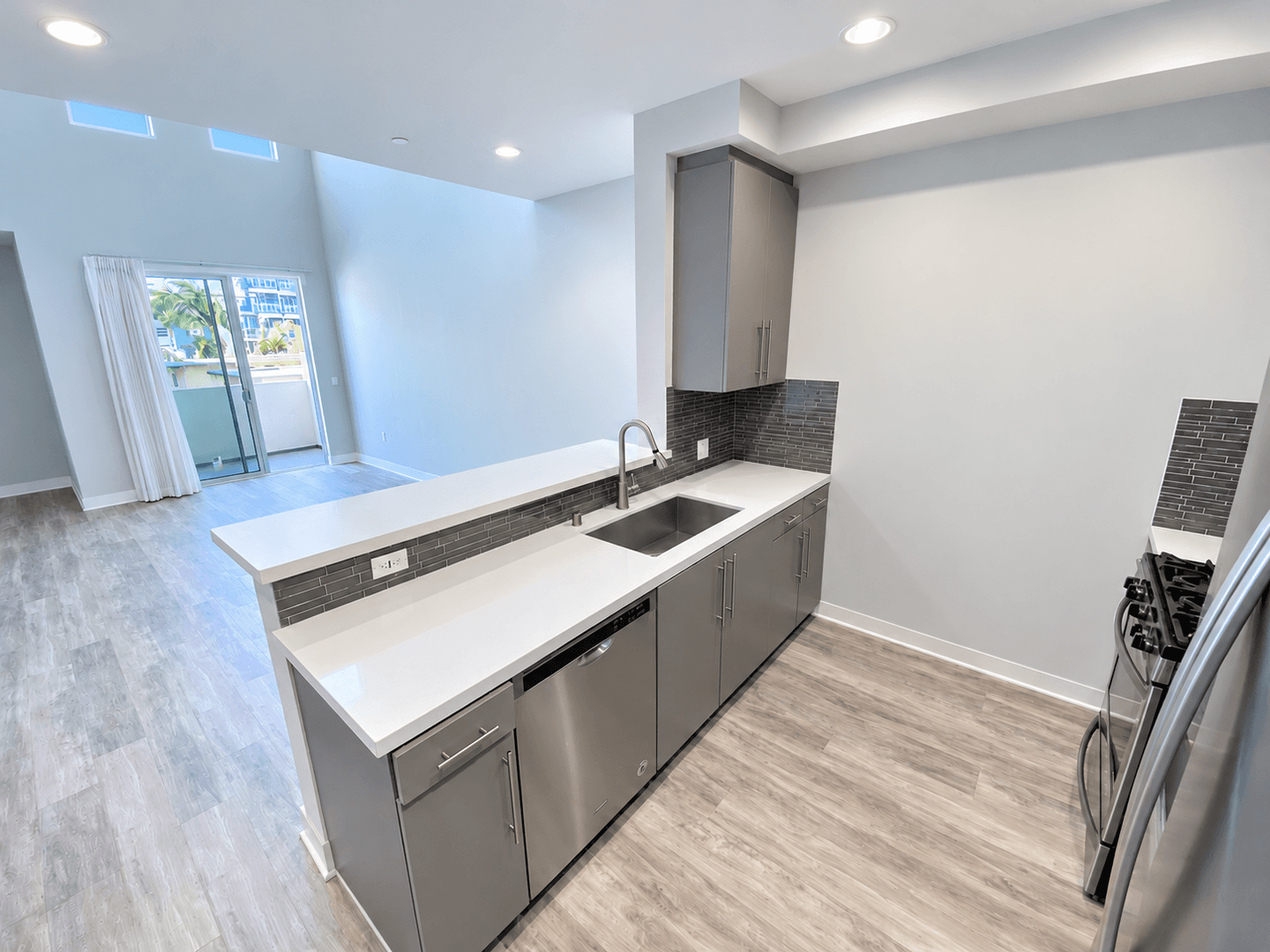 Los Angeles Apartment: 11929 Courtleigh Dr