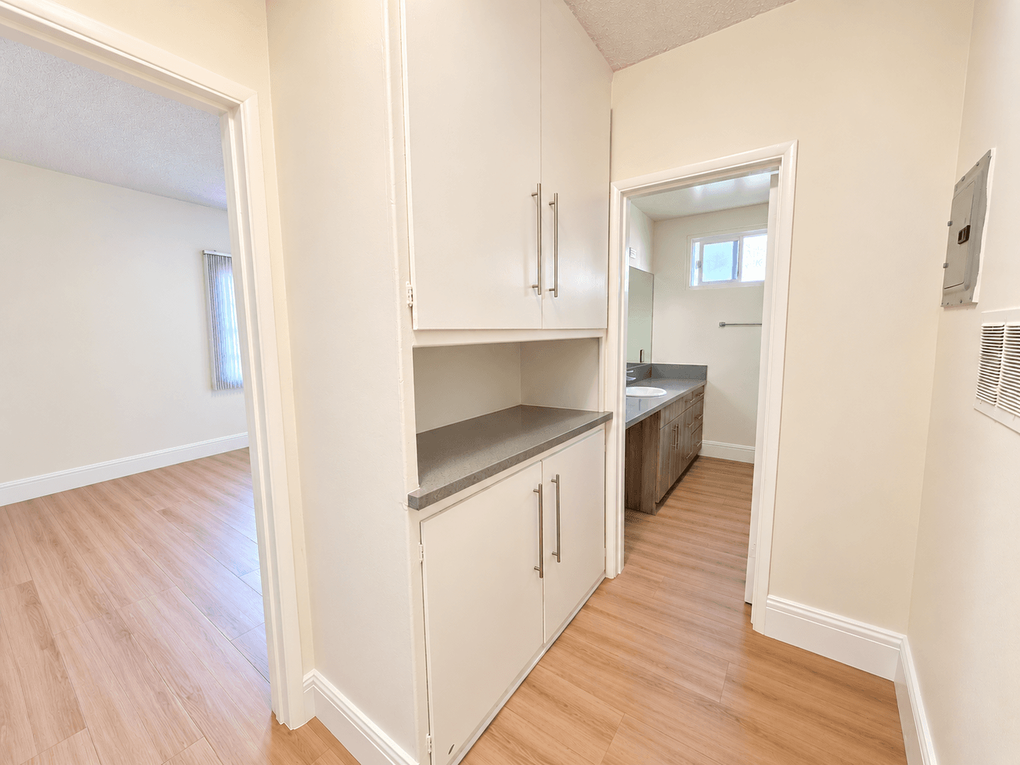 Los Angeles Apartment: 3729 Clarington Ave