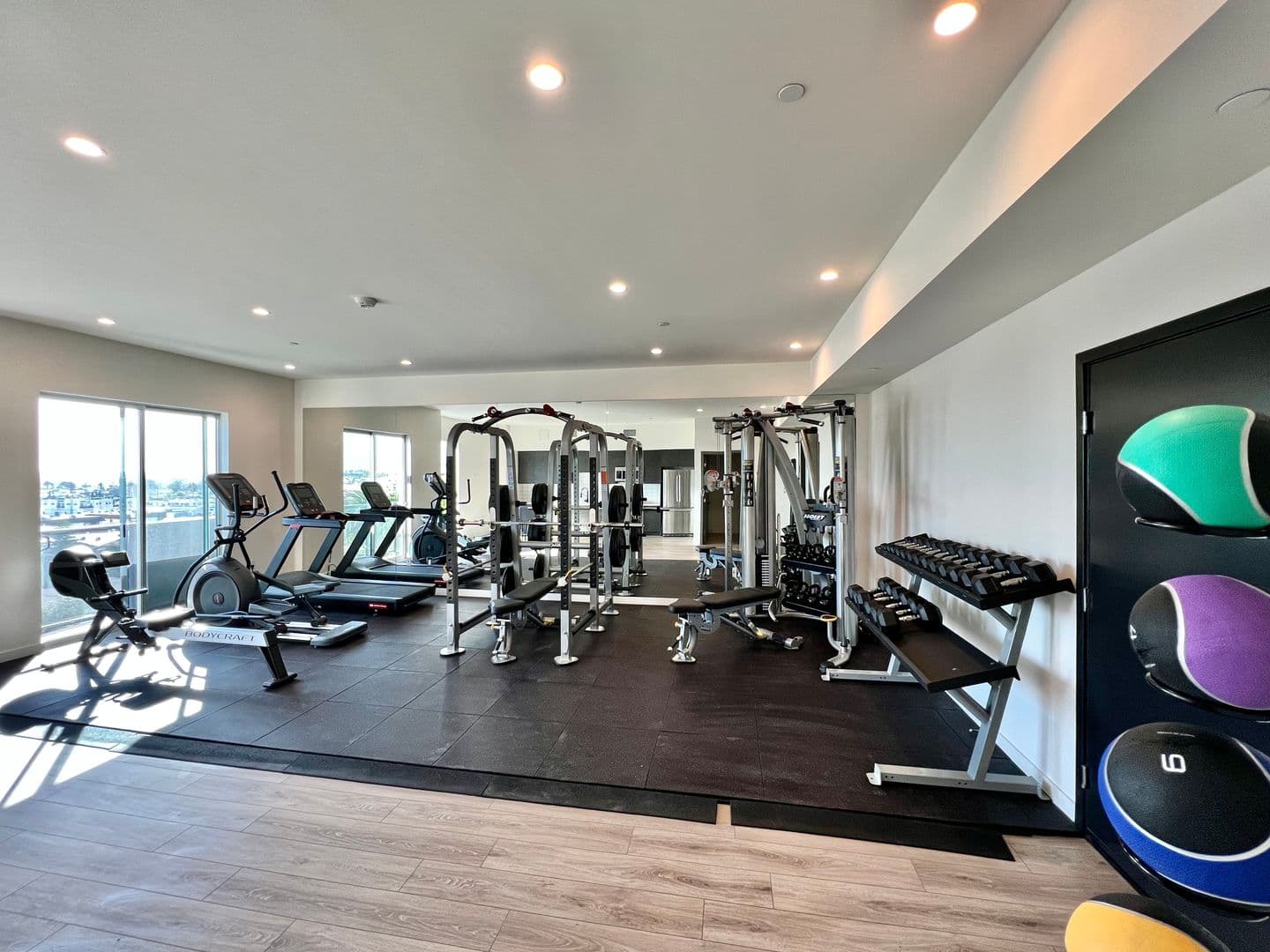 Los Angeles Apartment: 3355 Overland Ave.