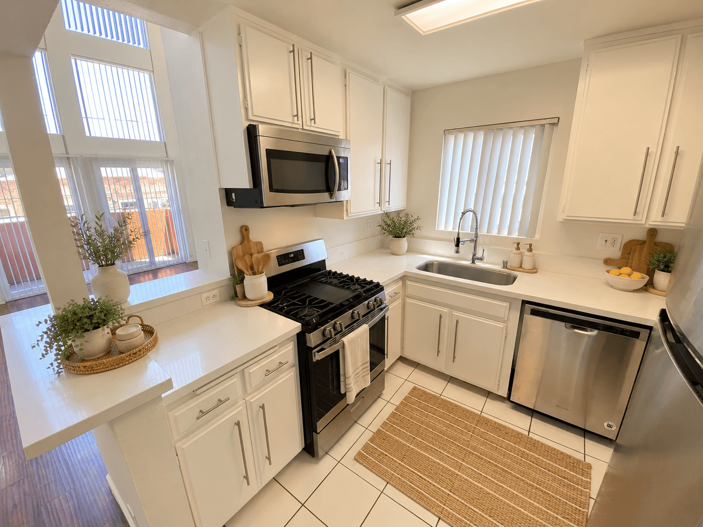 Los Angeles Apartment: 3722 Canfield Ave