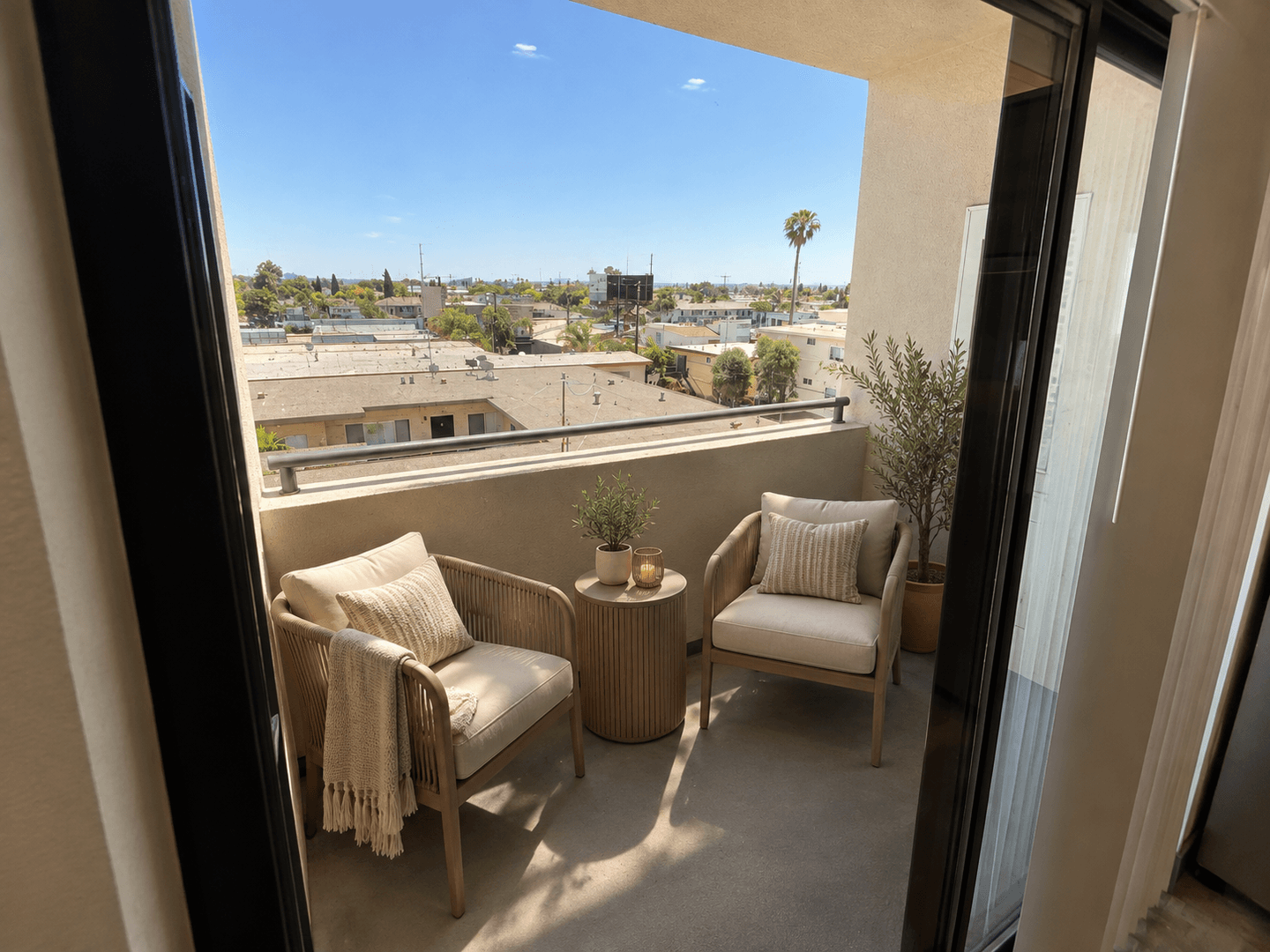 Los Angeles Apartment: 3743 Midvale Ave