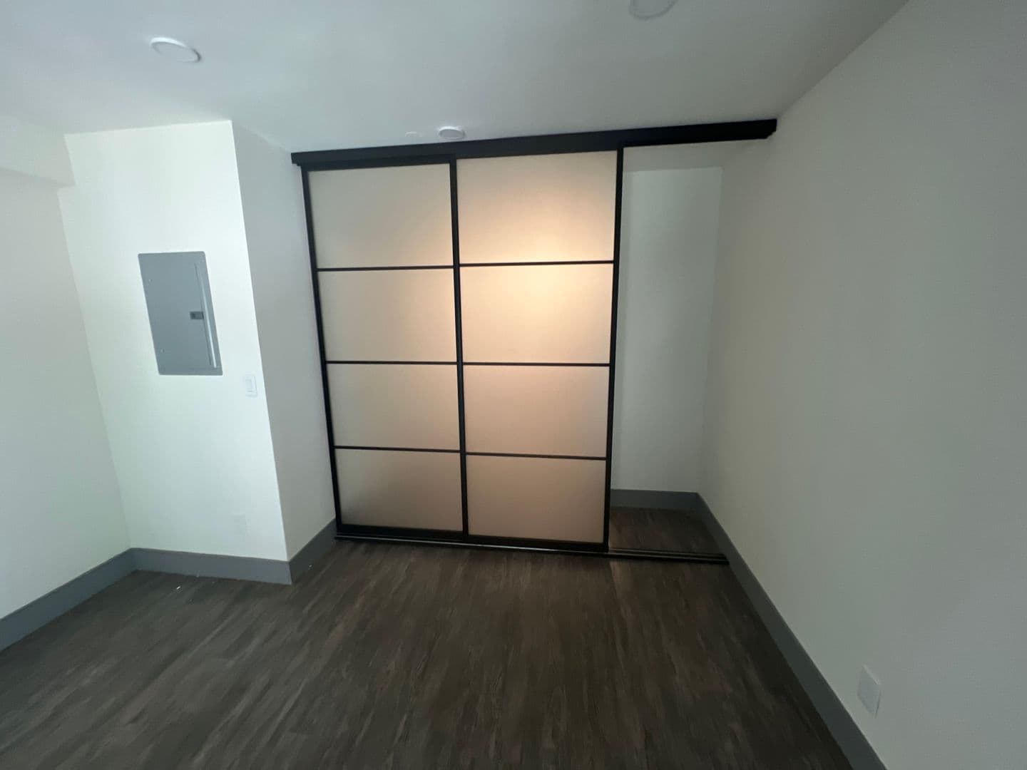 Los Angeles Apartment: 10779 Woodbine St.
