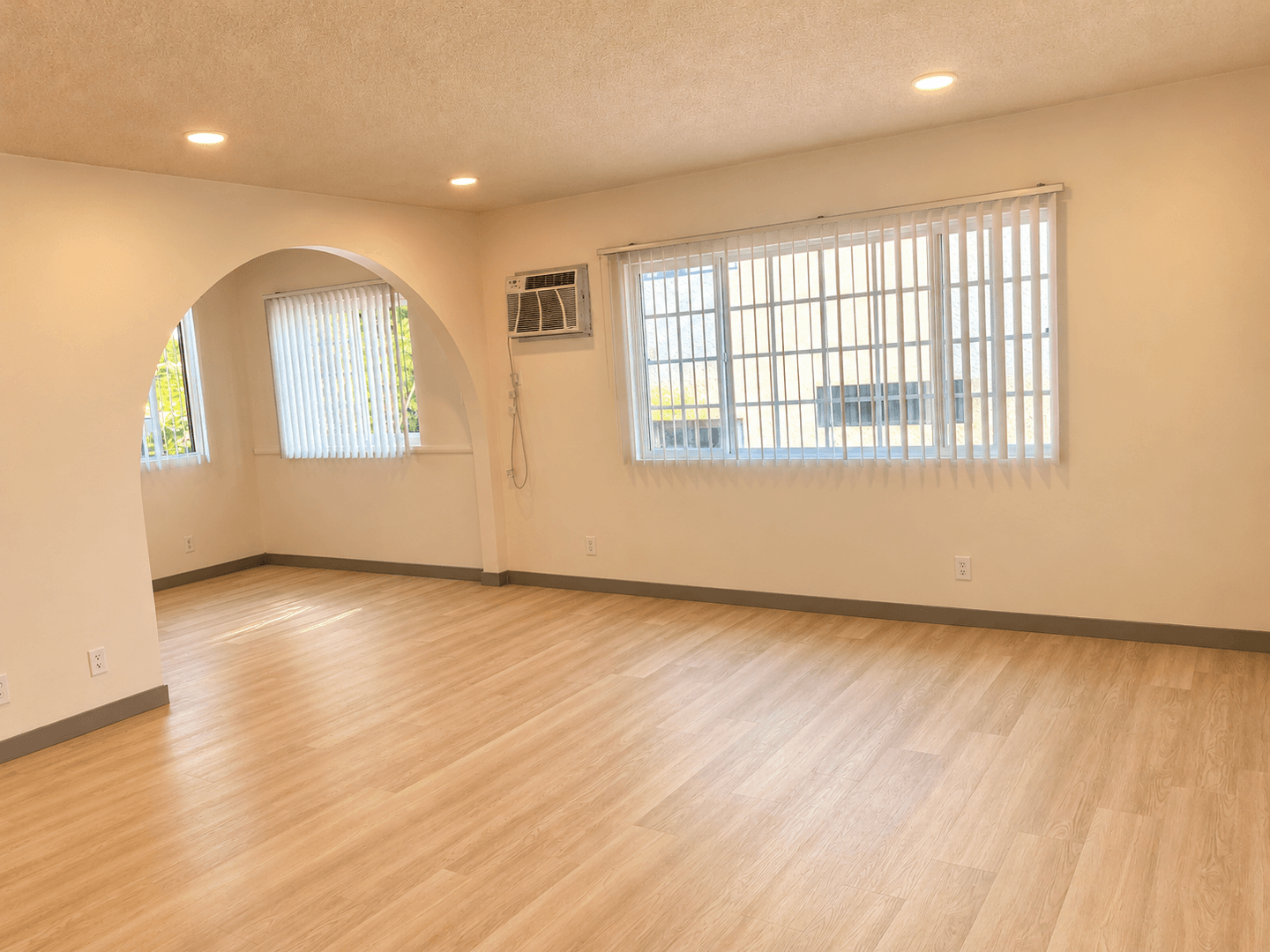 Los Angeles Apartment: 3631 Midvale Ave