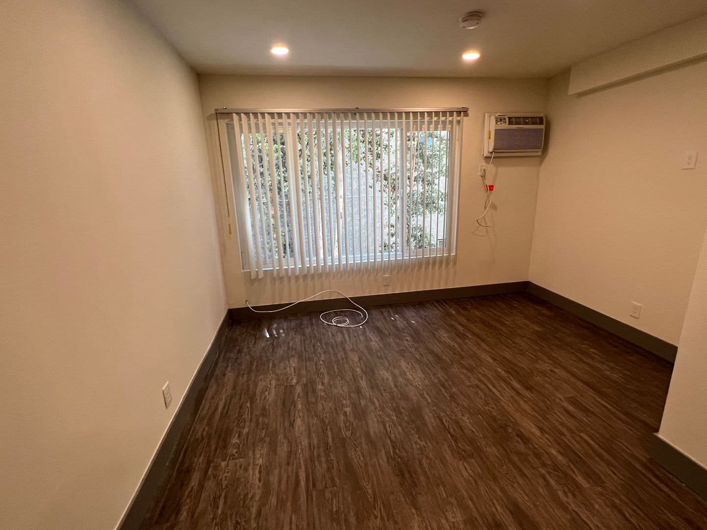 Los Angeles Apartment: 10779 Woodbine St.