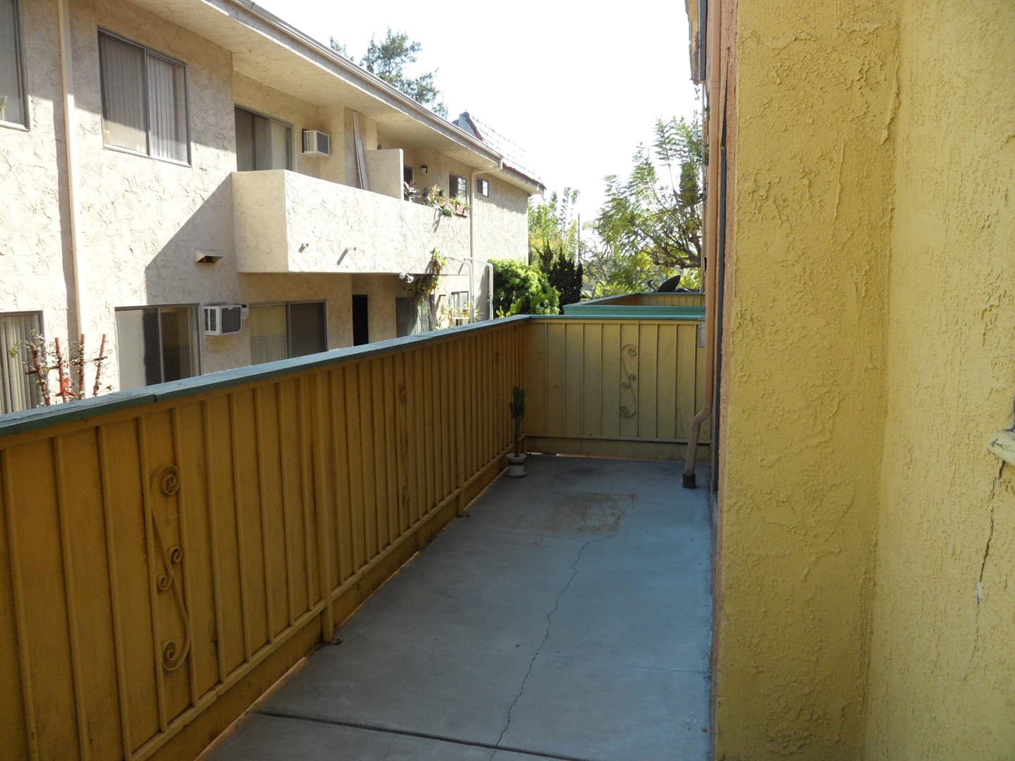 Los Angeles Apartment: 1444 Centinela Ave
