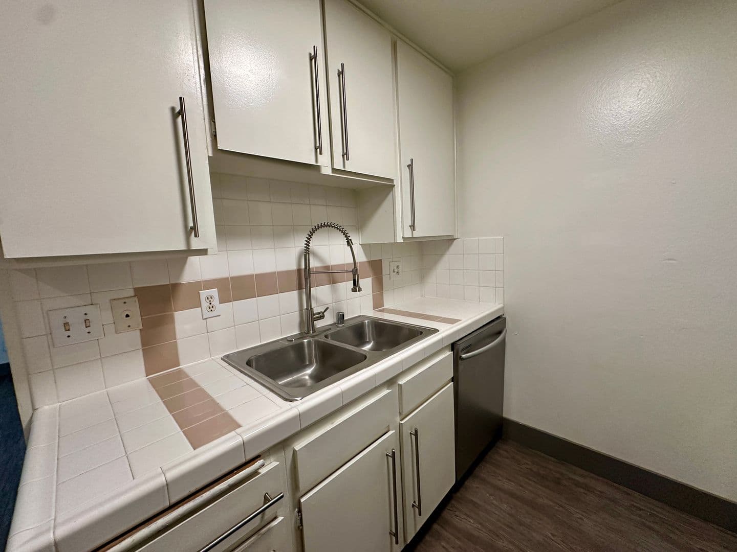 Los Angeles Apartment: 3715 Canfield Ave