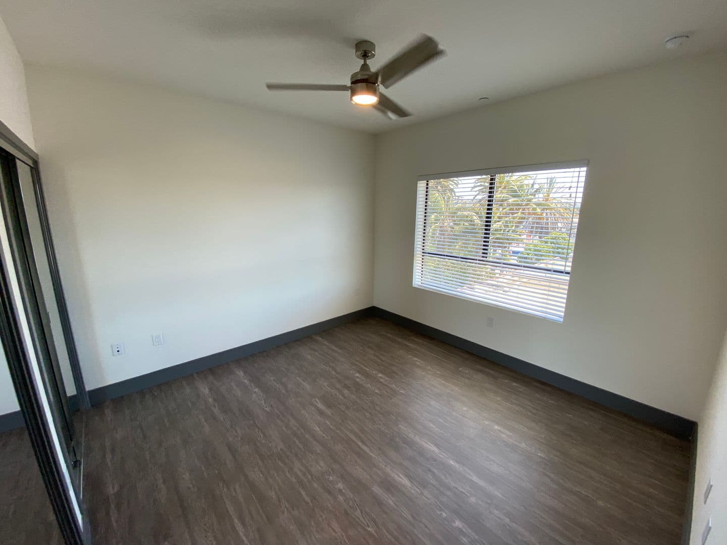 Los Angeles Apartment: 3743 Midvale Ave