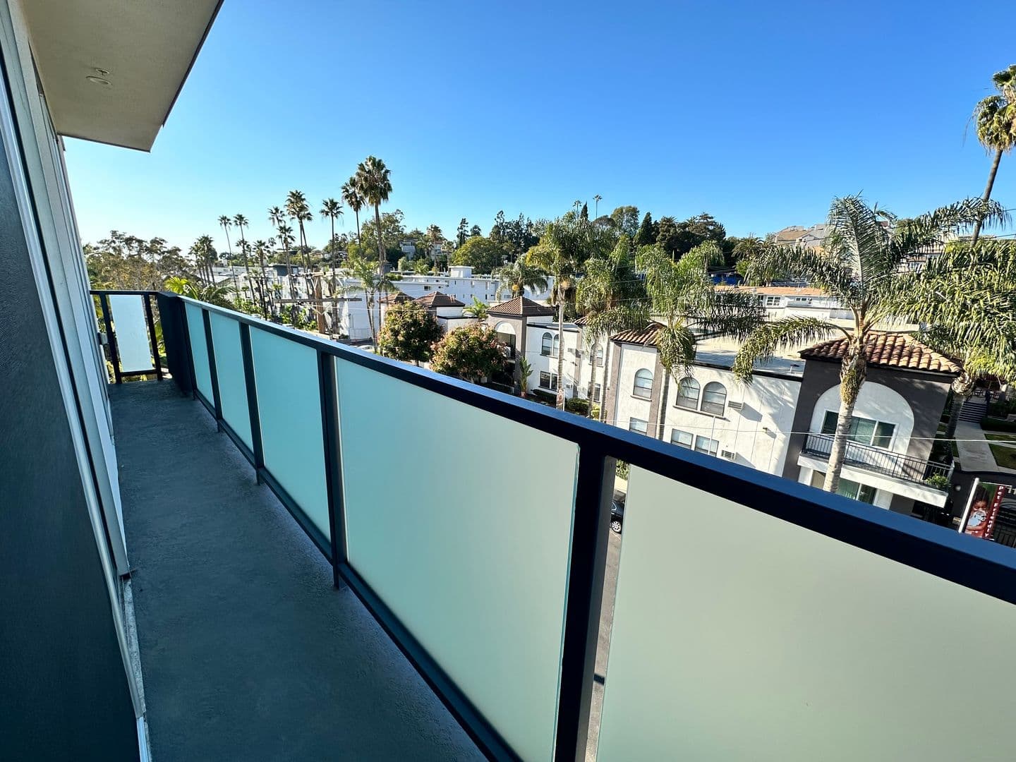 Los Angeles Apartment: 3355 Overland Ave.