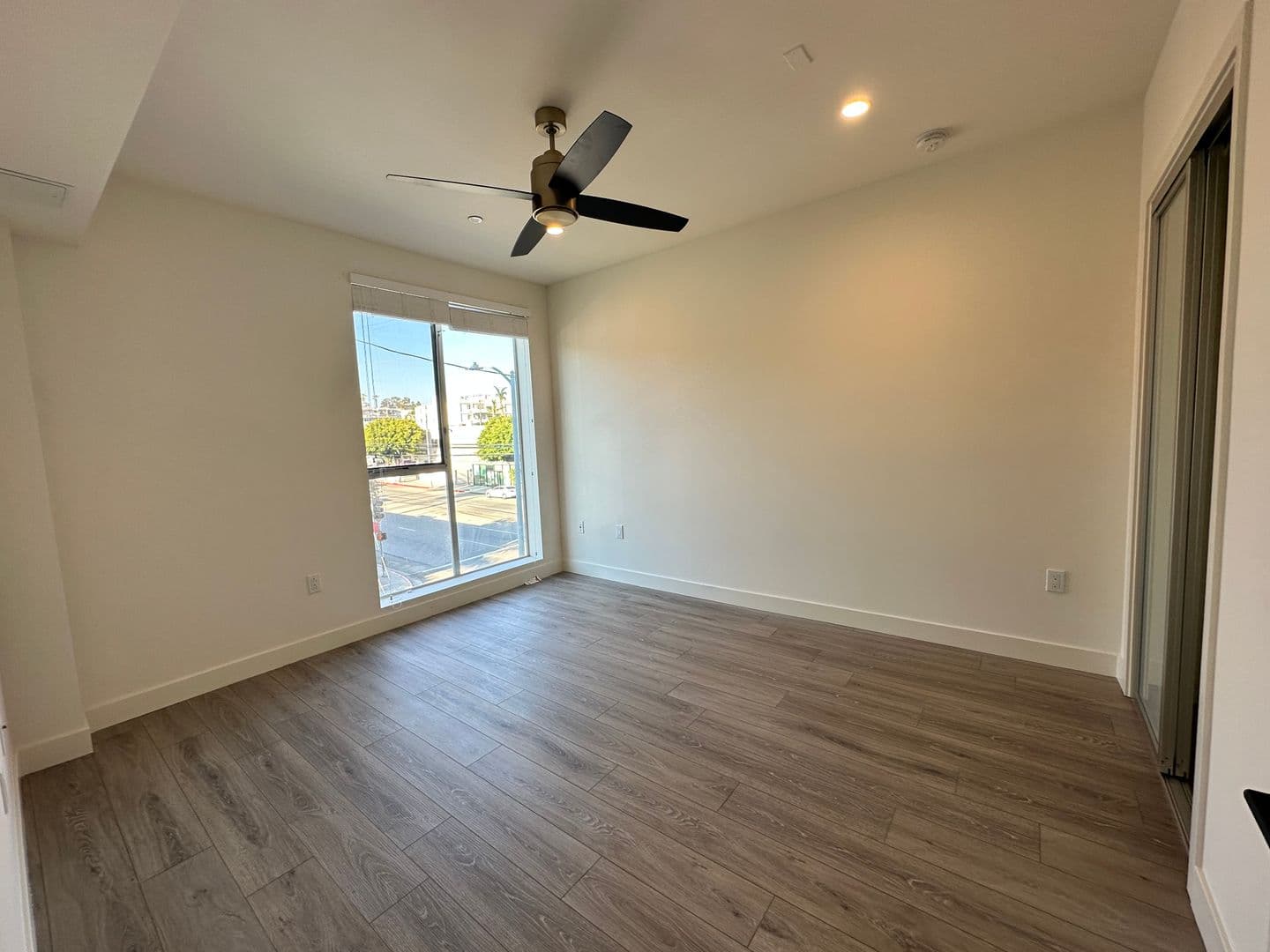 Los Angeles Apartment: 3355 Overland Ave.