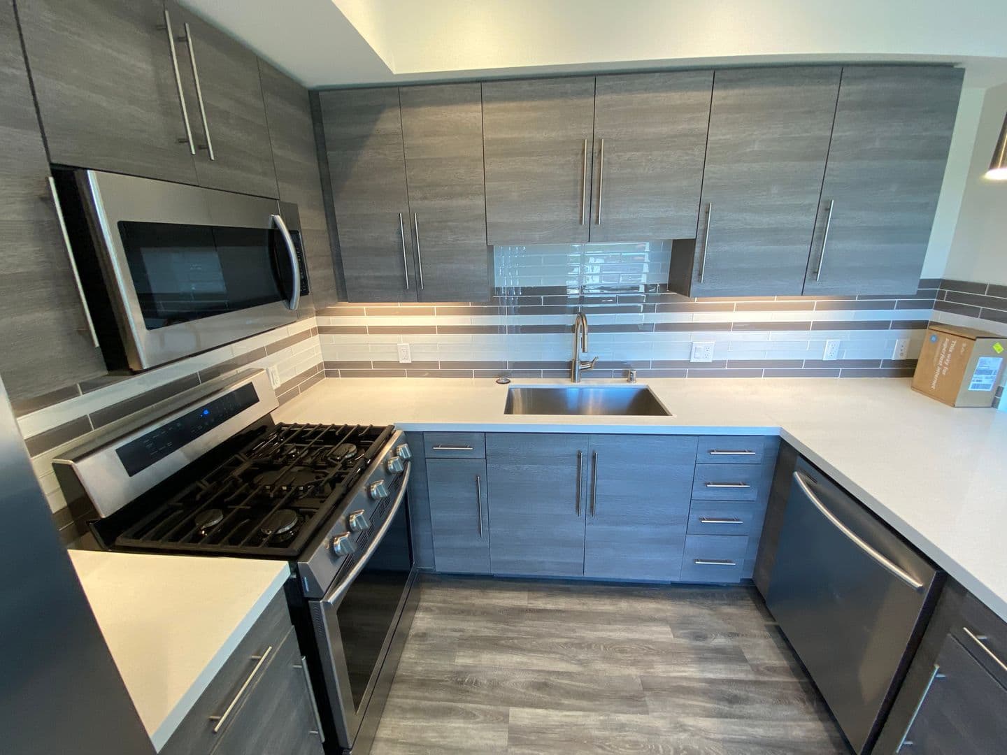 Los Angeles Apartment: 3743 Midvale Ave
