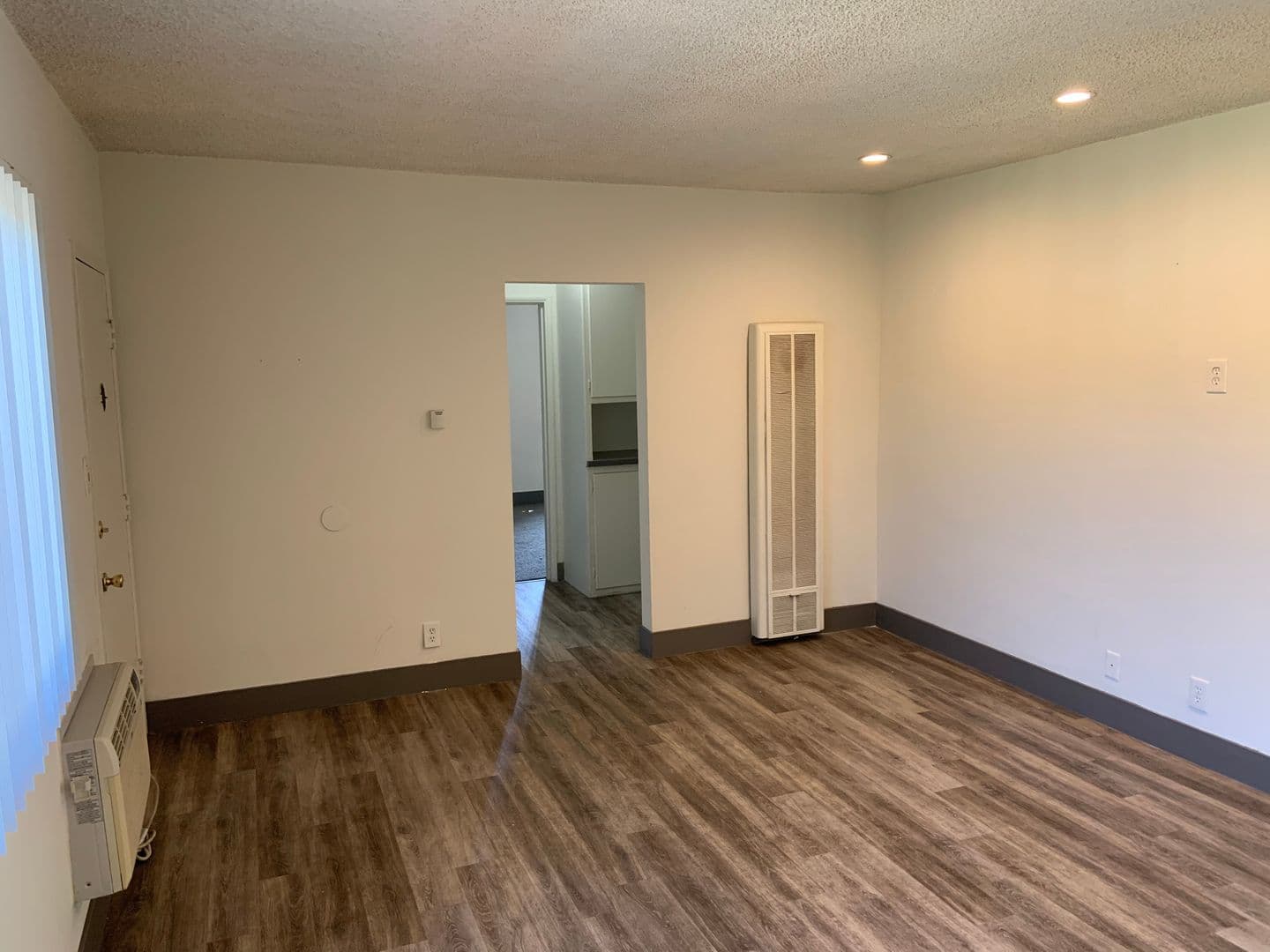 Los Angeles Apartment: 3729 Clarington Ave