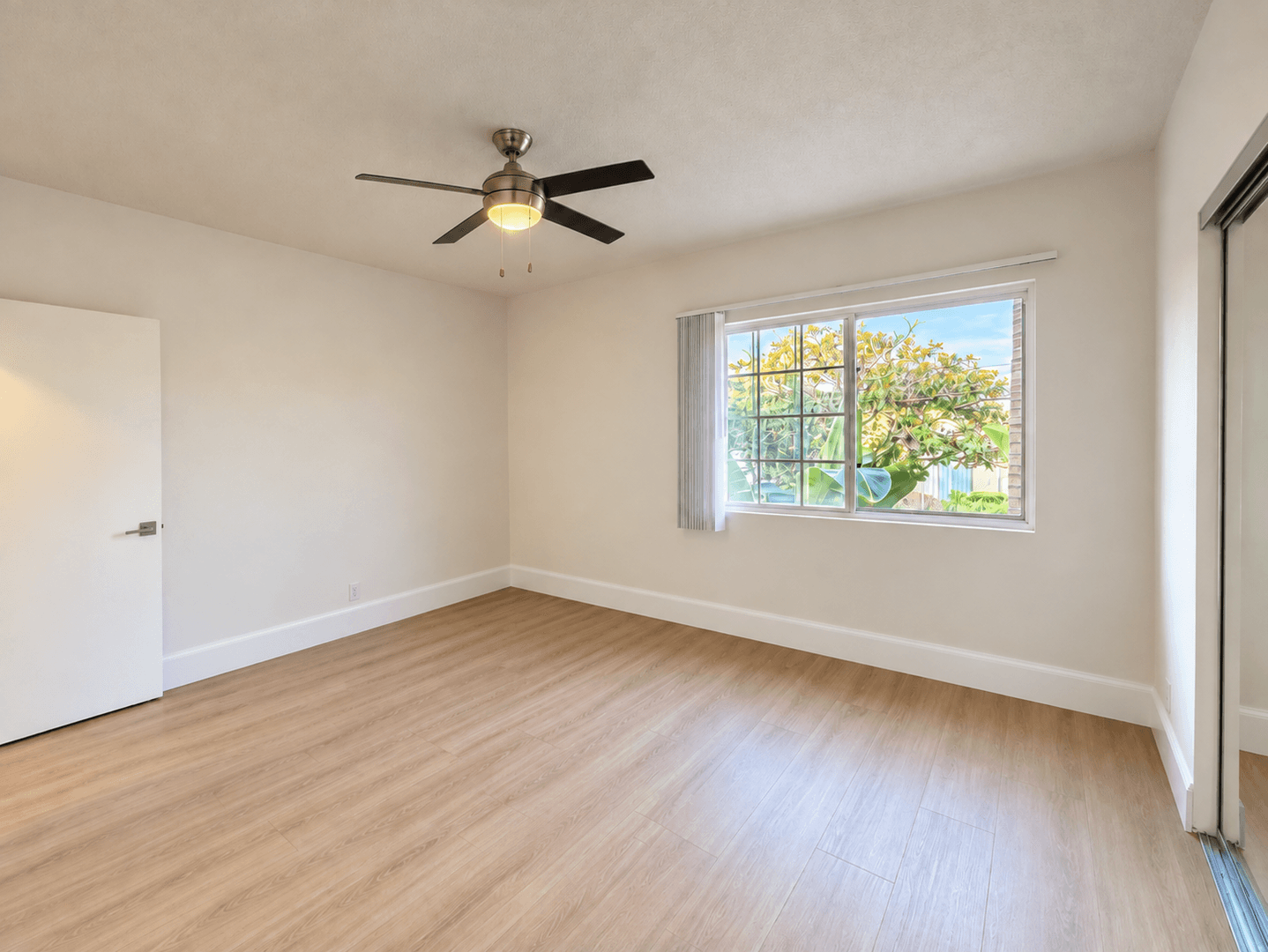 Los Angeles Apartment: 3729 Clarington Ave