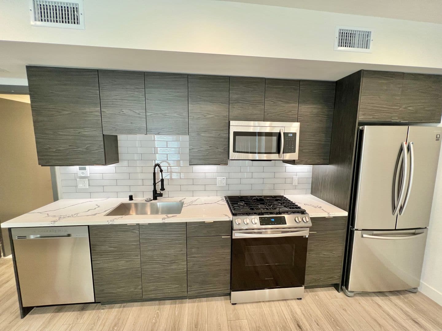 Los Angeles Apartment: 3355 Overland Ave.