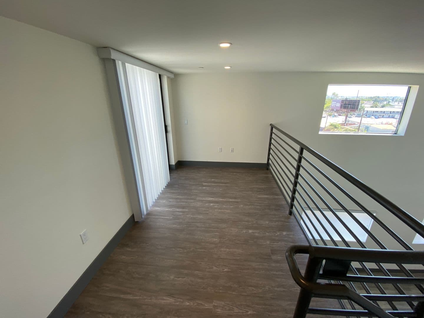 Los Angeles Apartment: 3743 Midvale Ave