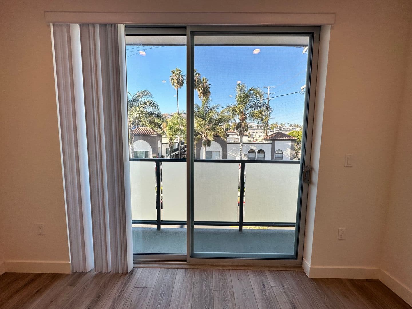 Los Angeles Apartment: 3355 Overland Ave.