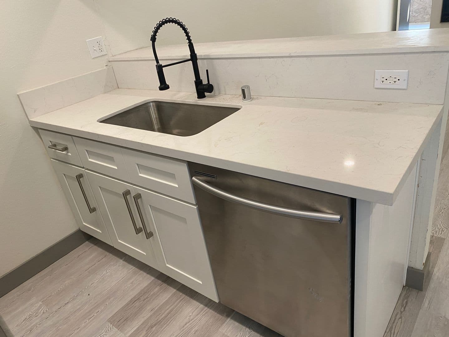 Los Angeles Apartment: 3735 Canfield Ave