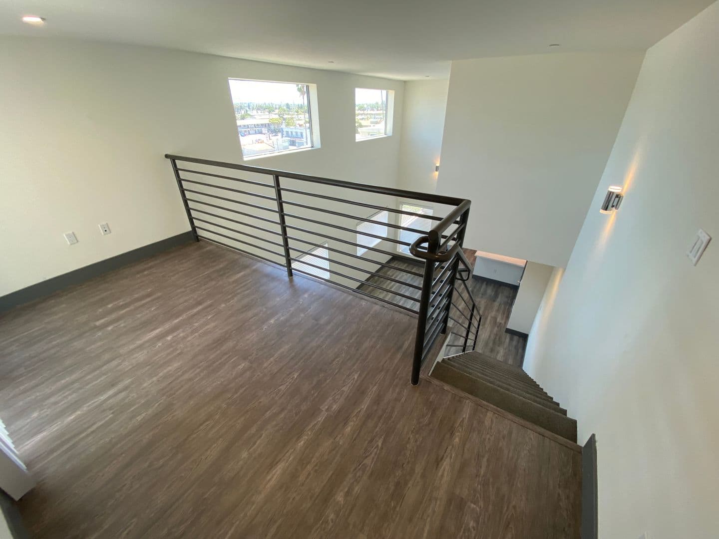 Los Angeles Apartment: 3743 Midvale Ave