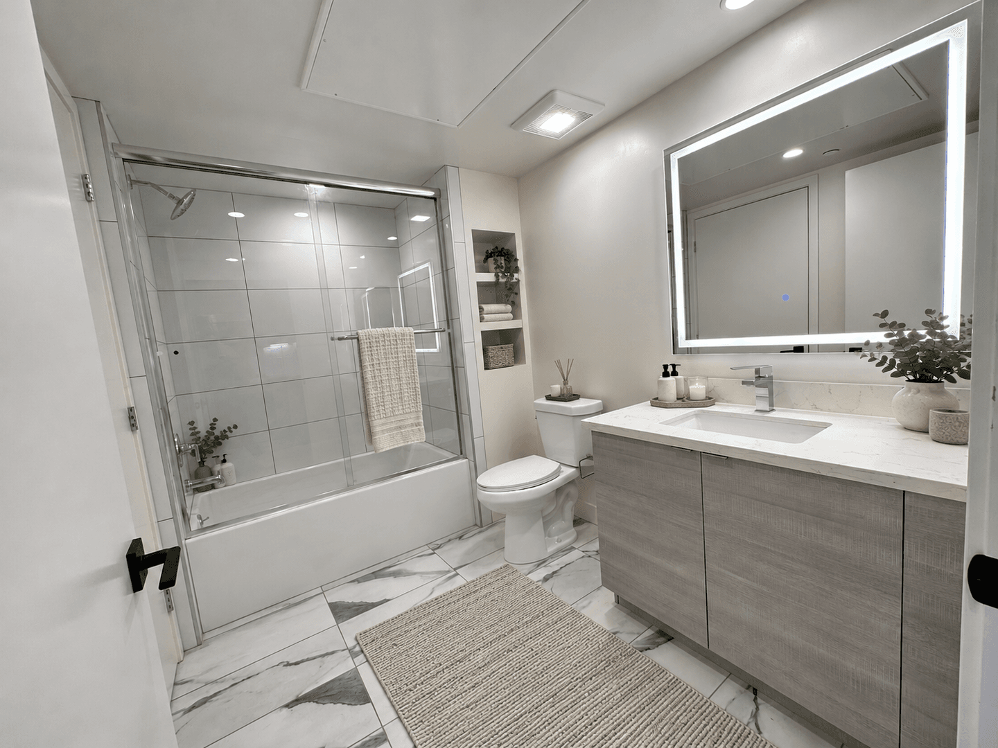 Los Angeles Apartment: 3355 Overland Ave.