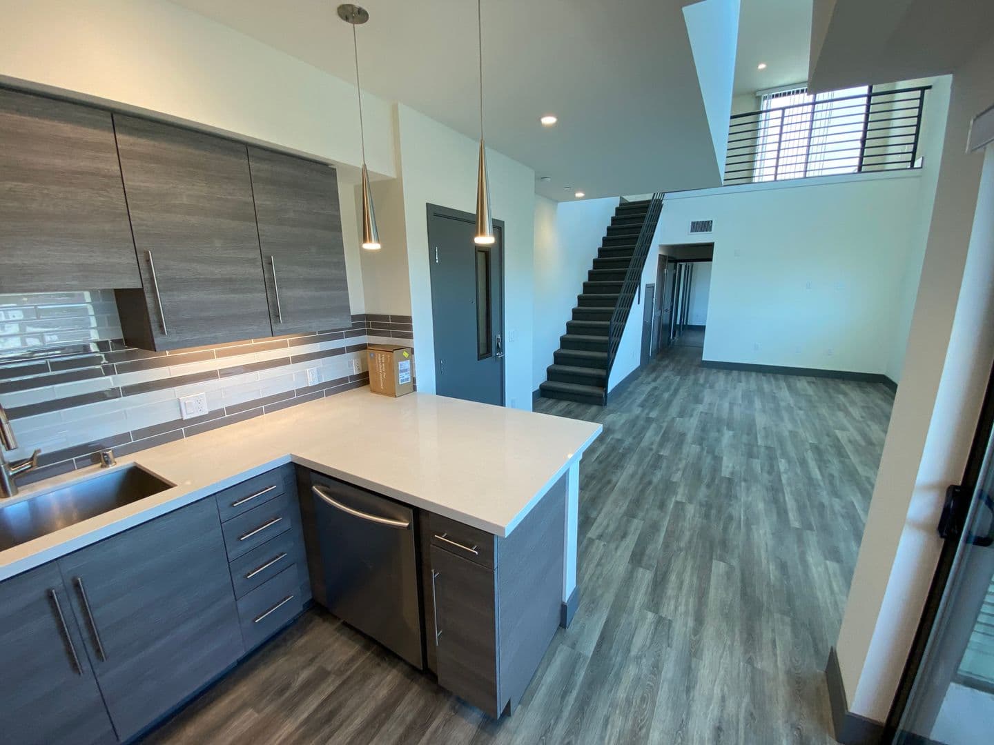 Los Angeles Apartment: 3743 Midvale Ave