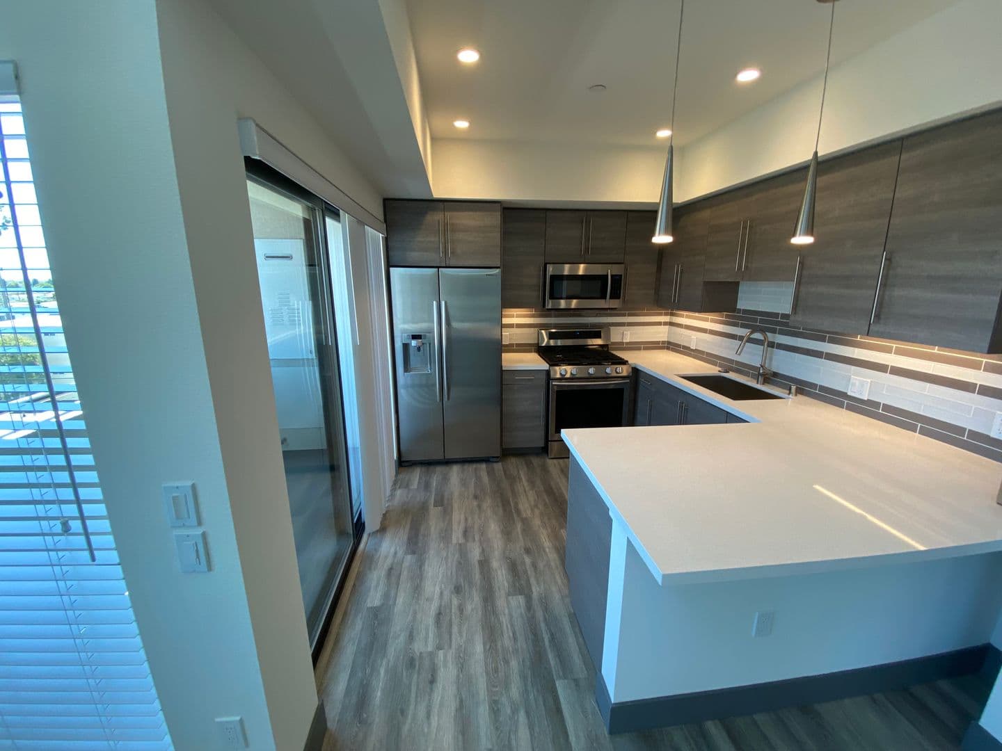 Los Angeles Apartment: 3743 Midvale Ave