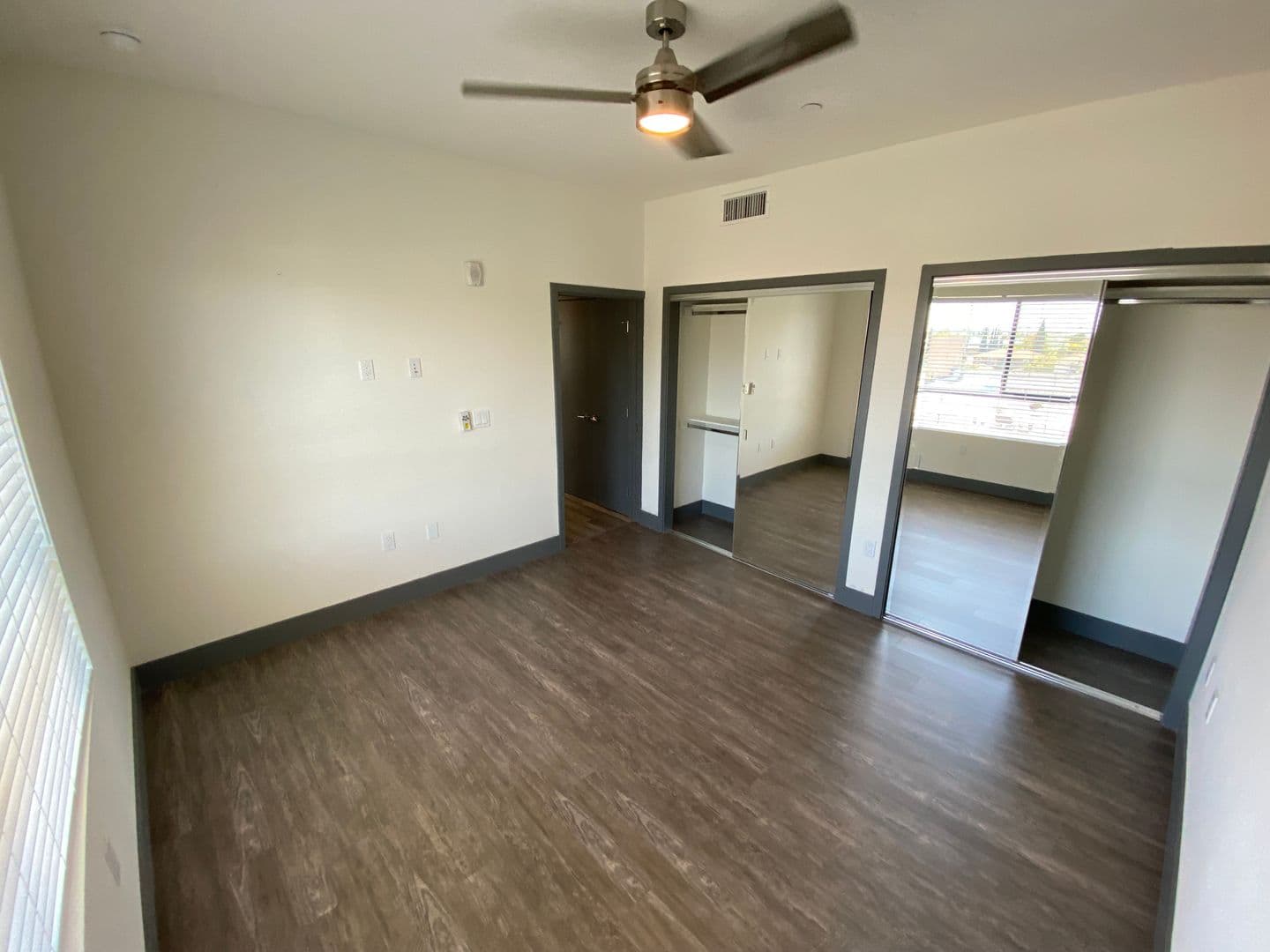 Los Angeles Apartment: 3743 Midvale Ave