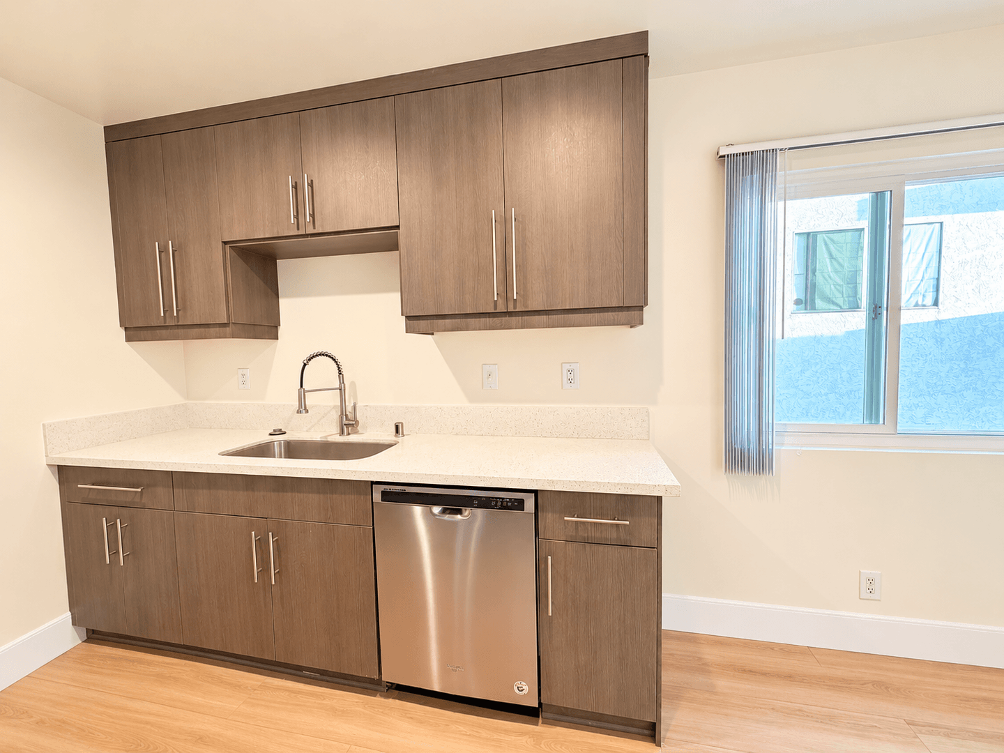 Los Angeles Apartment: 3729 Clarington Ave