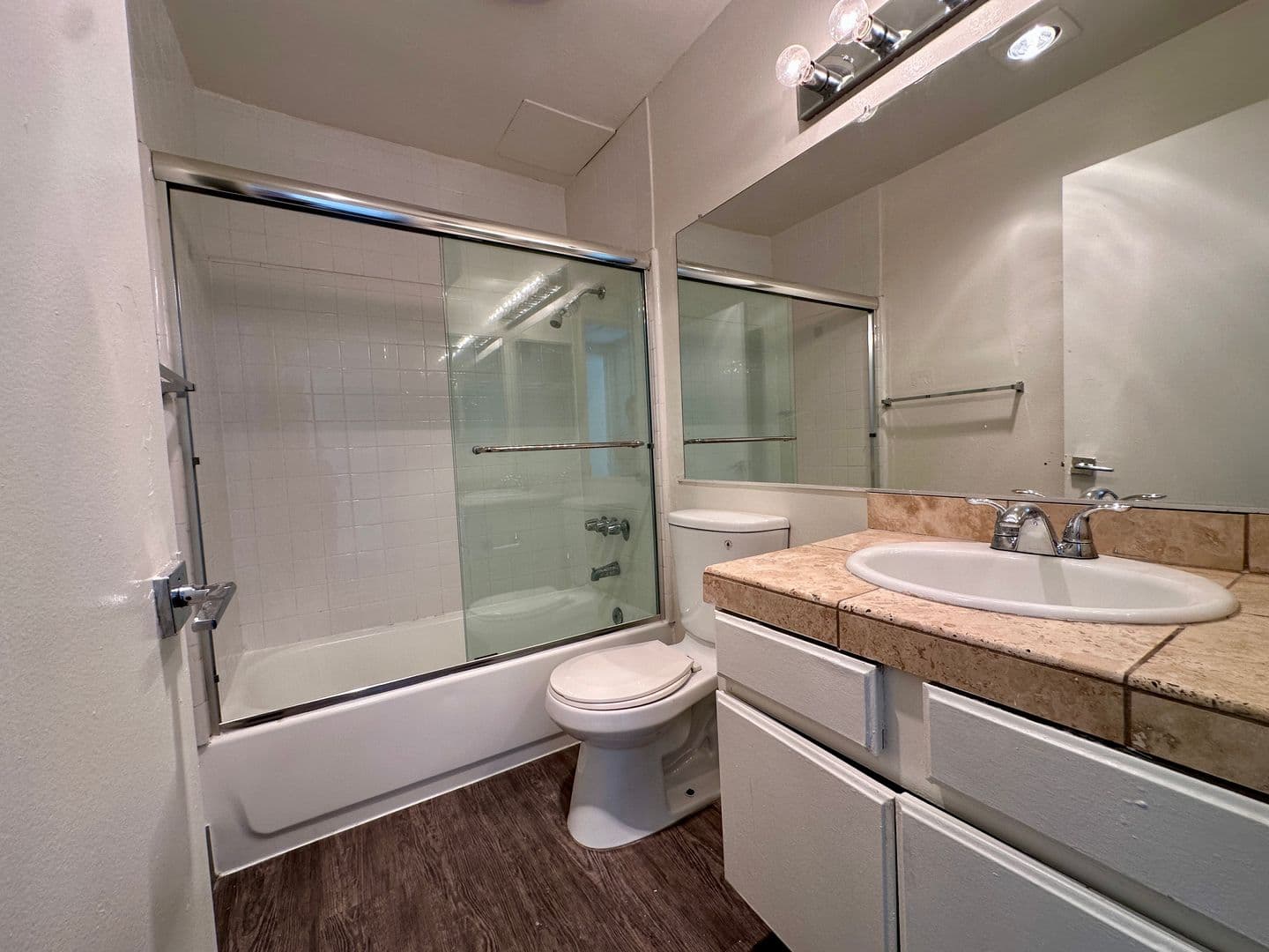 Los Angeles Apartment: 3715 Canfield Ave