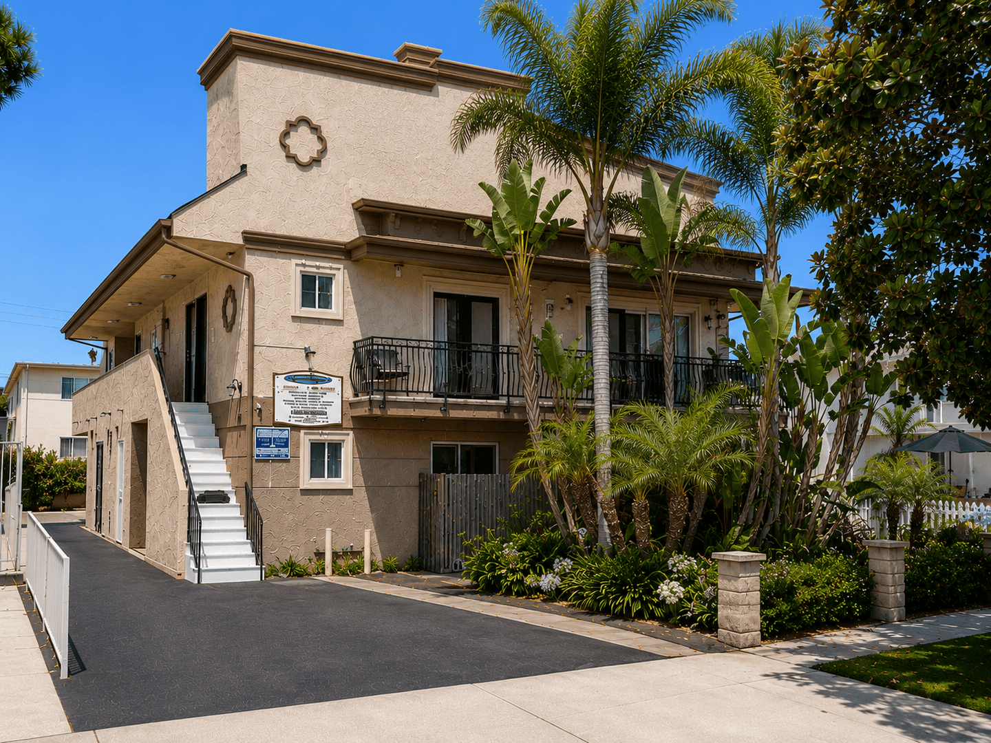 Los Angeles Apartment: 3735 Canfield Ave