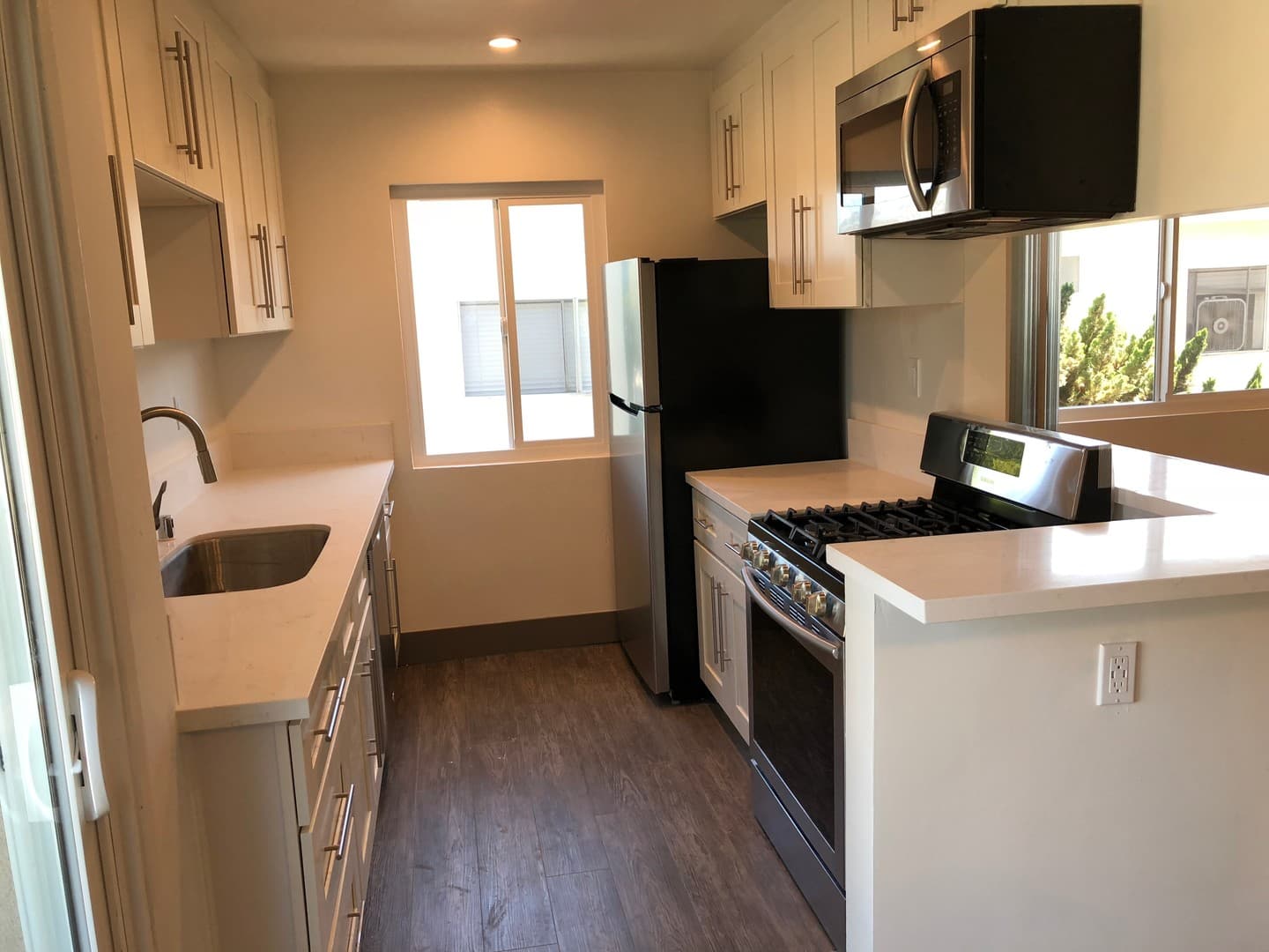 Los Angeles Apartment: 3611 Mentone Ave