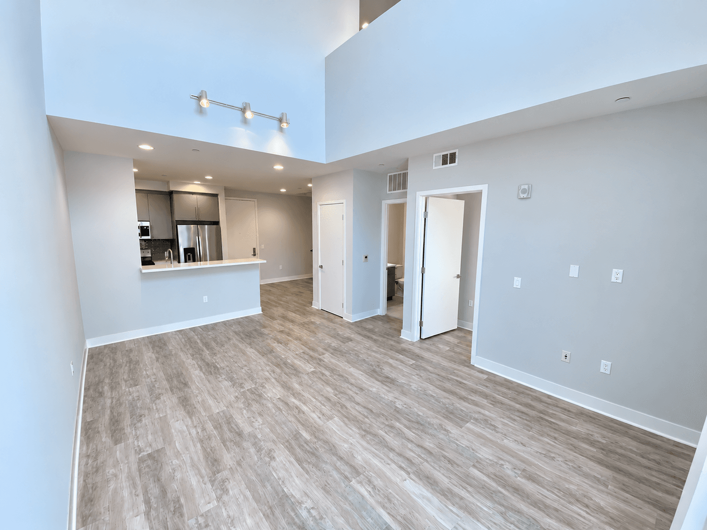 Los Angeles Apartment: 11929 Courtleigh Dr