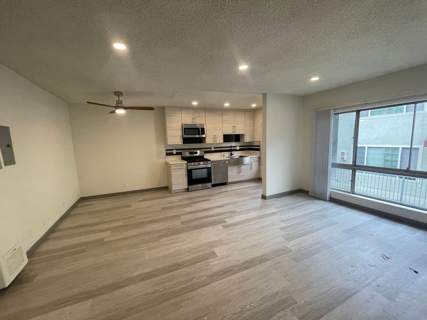 Los Angeles Apartment: 3317 Keystone Ave