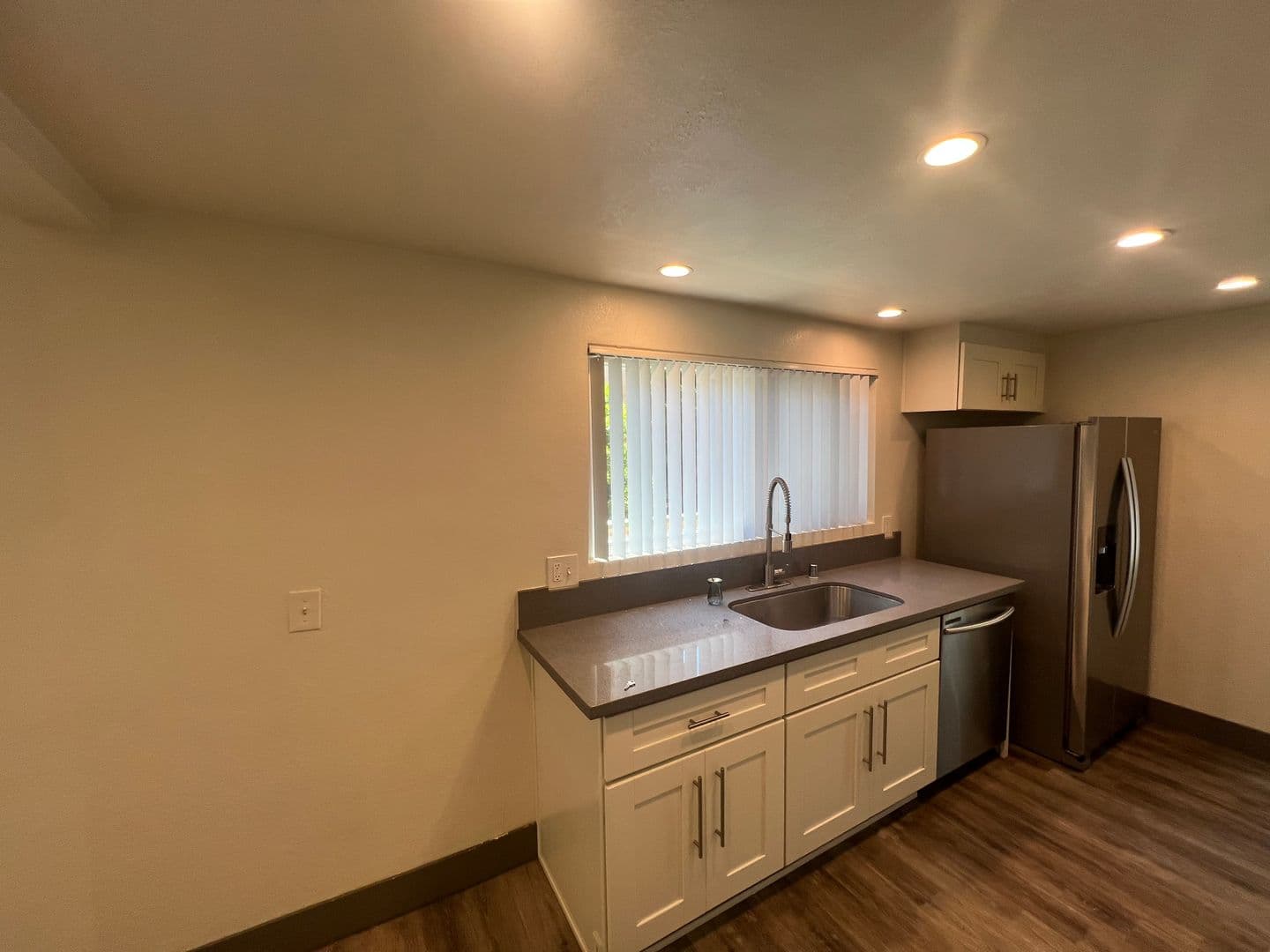 Los Angeles Apartment: 1444 Centinela Ave