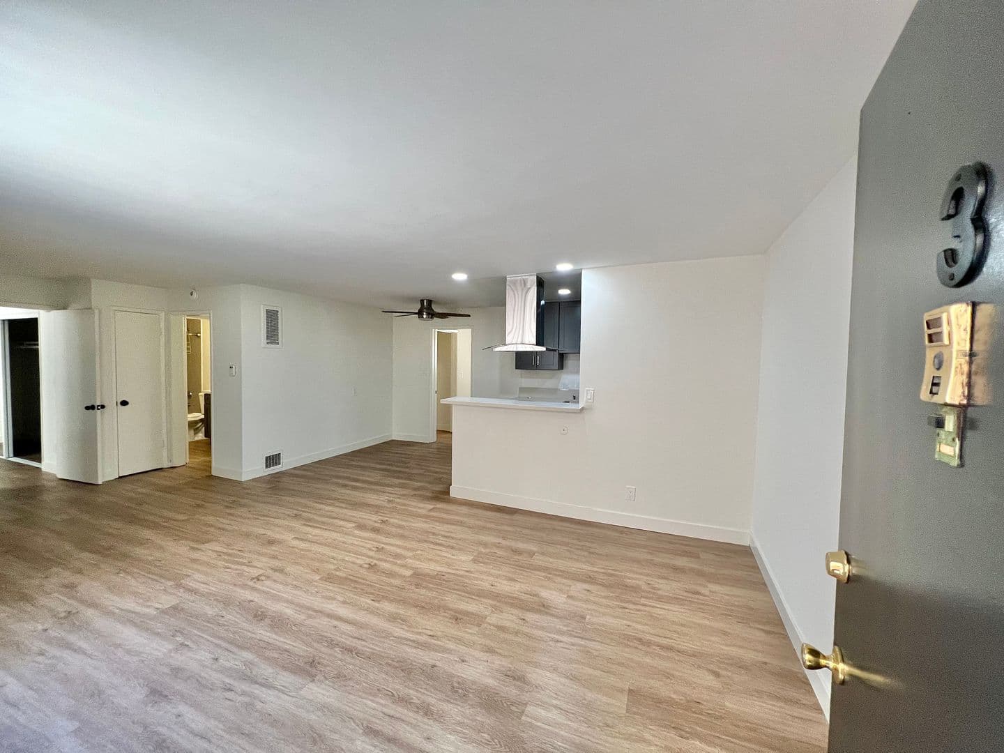 Los Angeles Apartment: 3532 Keystone Ave.