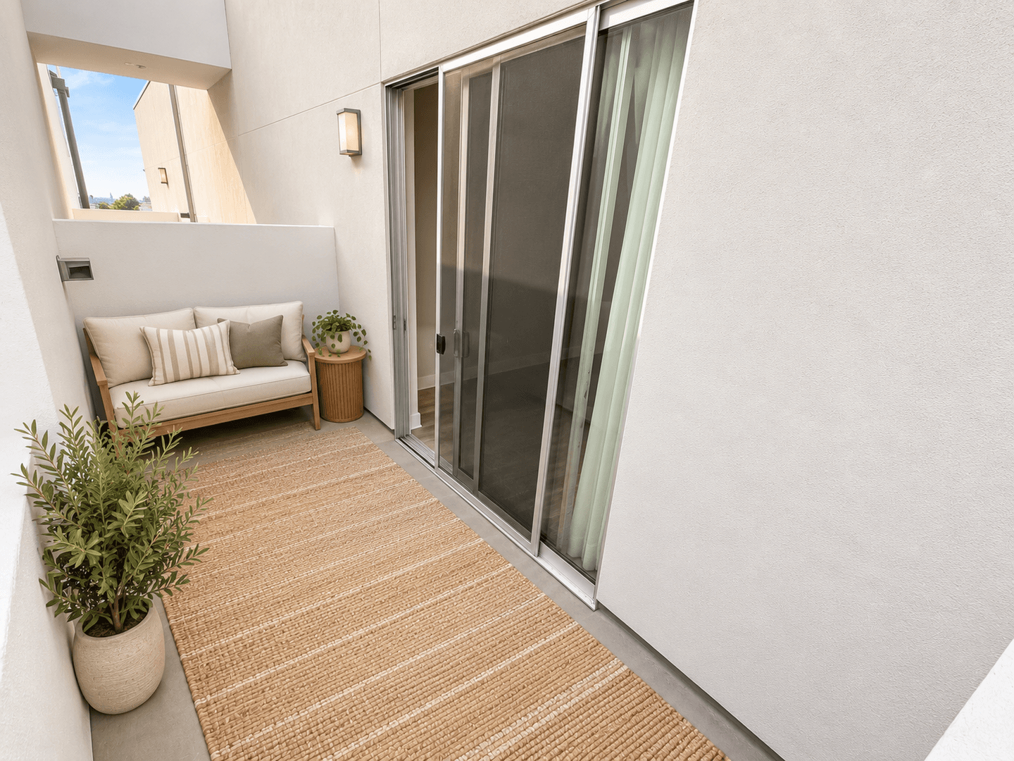 Los Angeles Apartment: 11929 Courtleigh Dr